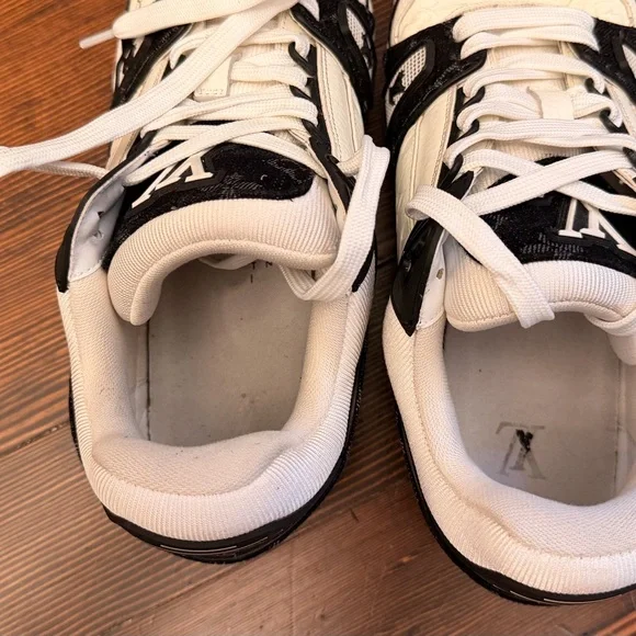 Louis Vuitton LV Trainer Sneaker Black/White – Men’s Size 8 - Picture 6 of 6